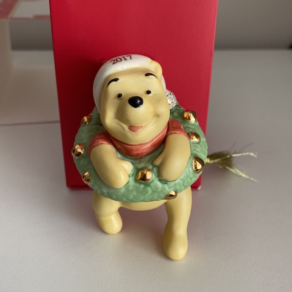 Lenox porcelain Pooh ornament 2017 - Picture 2 of 3